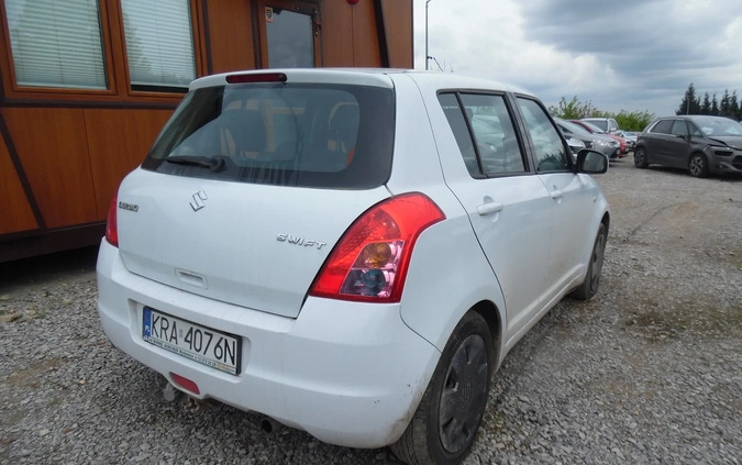 Suzuki Swift cena 5100 przebieg: 250000, rok produkcji 2009 z Karczew małe 232